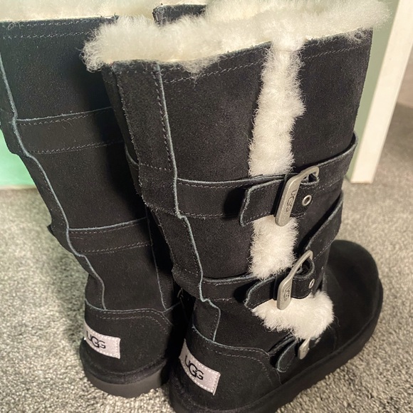 Youth black UGG tall boots - Picture 1 of 6